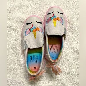 TOMS Luca Pastel Shimmer Embroidered Unicorn size 8T NWOT